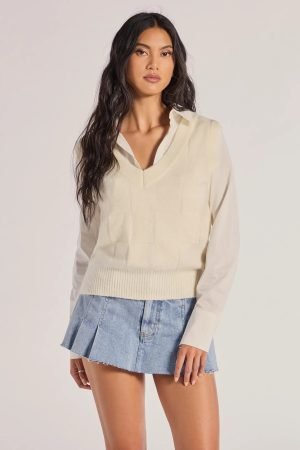 Chic Allure Checkered Knit Sleeveless Vest